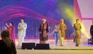 Permalink to HUT Dekranas ke-43, Ketua Dekranasda Lampung Dapat Kehormatan Tampilkan Tapis Pada Fashion Show