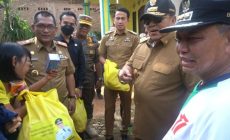 Permalink to Gubernur Arinal Serahkan Tali Asih Untuk Sela, dan Bagikan Paket Sembako di Lamtim
