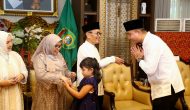 Permalink to Pj Gubernur Agus Fatoni Bersama Pj Ketua TP PKK Tyas Fatoni dan Keluarga Gelar Open House Hari Raya Idul Fitri 2024 di Griya Agung