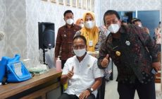 Mingrum Jadi yang Pertama Disuntik Vaksin, Wagub Batal Gegara HB Turun
