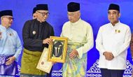 Permalink to Gubernur Mirza Terima Anugerah Tun Perak dari DMDI yang Diikuti oleh 18 Negara