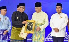 Permalink to Gubernur Mirza Terima Anugerah Tun Perak dari DMDI yang Diikuti oleh 18 Negara