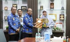 Permalink to Pj. Gubernur Samsudin Serahkan Penghargaan Pemenang Lomba Wana Lestari Tingkat Provinsi Lampung 2024