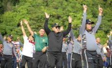 Permalink to Gubernur Arinal dan Danlanal Kolonel Laut (P) Zul Fahmi Olahraga Bersama di Mako Lanal Caligi