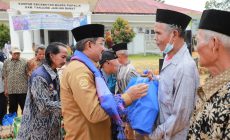 Permalink to Bupati Anwar Sadat Berikan Sentuhan Kasih, Bantu Lansia, Disabilitas, Stunting dan Ibu Hamil di Tiga Kecamatan