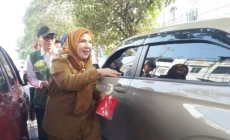 Permalink to Pemkot Bagikan 5.000 Bendera Merah Putih, Wali Kota Eva Dwiana: Tanda Cinta Tanah Air