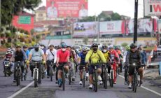 Permalink to Jaga Imunitas Tubuh, Gubernur dan Pejabat Pemprov Berolahraga Sepeda Santai