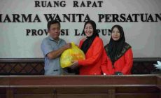 Permalink to Dharma Wanita Persatuan Provinsi Lampung Gelar Pertemuan Rutin dan Bakti Sosial