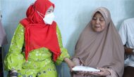 Permalink to Wali Kota Eva Dwiana Tinjau Korban Kebakaran Sukajawa