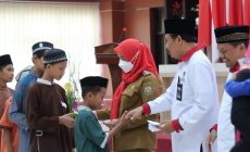 Permalink to Walikota Bandar Lampung Eva Dwiana Bersama Mahasiswa  FH Unila Turut Menyukseskan Kegiatan ” Pemberian Santunan Kepada Anak Yatim/Piatu