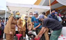 Permalink to Wagub Chusnunia Lakukan Pelepasan Minyak Goreng dan Buka Pasar Murah Bersubsidi di Tubaba