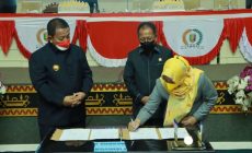 Ketua DPRD Provinsi Lampung, Mingrum Gumay Pimpin Rapat Paripurna Tandatangani Nota Kesepakatan Perubahan KUA-PPAS Tahun Anggaran 2022 Provinsi Lampung