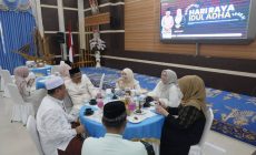 Permalink to Usai Salat Idul Adha di Masjid Al-Anwar, Bupati Anwar Sadat Gelar Open House
