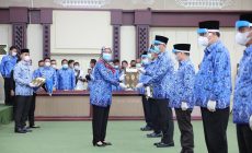 Permalink to Wagub Chusnunia Serahkan Surat Pelaksana Harian Bupati/Walikota kepada 8 Sekda Kabupaten/Kota