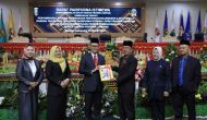 Permalink to Sekdaprov Fahrizal Serahkan LKPJ Kepala Daerah Tahun 2023 kepada Ketua DPRD Lampung