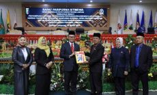 Permalink to Sekdaprov Fahrizal Serahkan LKPJ Kepala Daerah Tahun 2023 kepada Ketua DPRD Lampung
