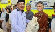 Permalink to Bupati Tanjab Barat didampingi Ketua TP PKK Salurkan Bantuan Sosial Bagi Lansia, Disabilitas, dan Masyarakat Kurang Mampu di Kecamatan Bram Itam