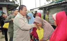 Permalink to Gubernur Arinal Serahkan Bantuan Sembako dan Kursi Roda kepada Warga Pesibar