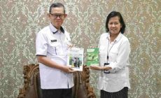Permalink to Sekdaprov Fahrizal Terima Hasil Long Form SP2020 dari Kepala BPS Lampung
