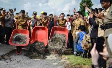 Permalink to Gubernur Mirzani Dorong Sinergi Bersama Pemerintah Pusat Perbaiki Infrastruktur di Provinsi Lampung