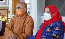 Permalink to Pemkot dan Yayasan Buddhayana Vidyalaya Bagikan 750 Paket Lebaran ke Warga Panjang