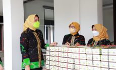 Permalink to Selama Bulan Ramadhan, Ketua LKKS Ibu Riana Sari Arinal akan Bagikan Ribuan Nasi Kotak untuk Masyarakat Kurang Mampu