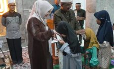 Permalink to Gelar Tabligh Akbar, Dzikir, dan Buka Puasa Bersama Peringati Nisfu Sya’ban di Masjid AL-Anwar, Pemkab Tanjab Barat Bagikan Paket Sembako dan Santunan