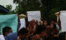 Permalink to Diduga, Kepsek Tak Becus Urus Sekolah, Ratusan Siswa SMAN 13 Tebo Gelar Unjuk Rasa