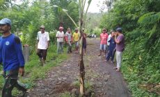 Permalink to Tak Tersentuh Dana Desa, Jalan Penghubung Dua Desa Rusak Parah