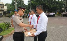 Acara Rutin dan Pemberian Penghargaan Oleh Tiga Anggota Polsek Kabupaten Malang