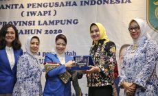 Permalink to Buka Musda IWAPI, Ibu Riana Arinal Minta Wanita Pengusaha Bina UMKM untuk Tingkatkan Ekonomi Kerakyatan