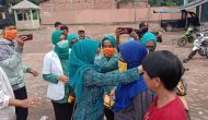 Permalink to PKK dan DWP Kecamatan Babat Toman Bersama Tim Gugus Tugas Bagikan 1000 Masker Kepada Warga