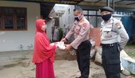 Permalink to Dampak Wabah Covid -19 Polsek Tumpang Lakukan Baksos Pada Warga