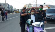 Permalink to Wartawan dan LSM OKU Selatan Bagikan Masker Cegah Covid-19