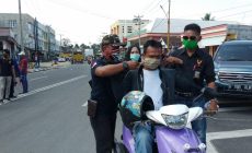 Permalink to Wartawan dan LSM OKU Selatan Bagikan Masker Cegah Covid-19