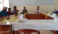 Permalink to Ormas OKP dan Insan Pers Bersama Camat Plakat Tinggi Edukasi Warga Hindari Penyebaran Covid-19