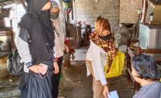 Permalink to Door to door Alumni SMP Negri 1 ’87 Bagikan 100 Paket Sembako Kepada Warga Kota Metro