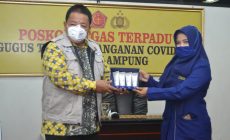 Permalink to Tim Gugus Tugas Penanganan Covid-19 Provinsi Lampung Terima Bantuan Sosial Handsanitizer