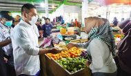 Permalink to Datangi Pasar Barukoto II, Wagub Dedy Ajak Pedagang Wajib Pakai Masker
