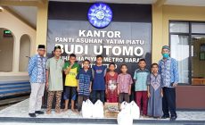 Permalink to Riana Sari Arinal Bagikan Nasi Kotak di Kota Metro