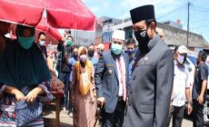Permalink to Wali Kota dan Wawali Bagikan Masker ke Pedagang Pasar