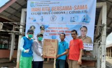 Dinas Perdagangan OKI Membagikan Ribuan Masker kepada Pedagang dan Pengunjung