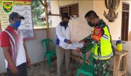 Permalink to Babinsa Koramil 426-02 Menggala Serda Jainal Panani Monitoring Posko Covid 19 di Kampung Banjar Dewa