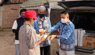 Permalink to Ketua LKKS Ibu Riana Arinal Bagikan Nasi Kotak di Kelurahan Pesawahan, Teluk Betung Selatan, Bandarlampung