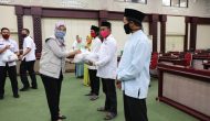 Permalink to Pemprov Lampung Berikan Bantuan Sembako untuk Guru Mengaji yang Terdampak Covid-19