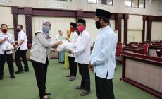 Permalink to Pemprov Lampung Berikan Bantuan Sembako untuk Guru Mengaji yang Terdampak Covid-19