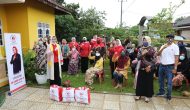 Permalink to Ketua Yayasan Jantung Indonesia Cabang Utama Lampung Ibu Riana Arinal Salurkan Sembako kepada Masyarakat yang Terkena PHK Akibat Terdampak Covid-19