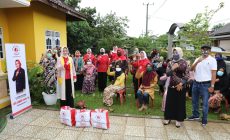 Permalink to Ketua Yayasan Jantung Indonesia Cabang Utama Lampung Ibu Riana Arinal Salurkan Sembako kepada Masyarakat yang Terkena PHK Akibat Terdampak Covid-19