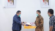 Permalink to Dodi Reza Salurkan Bantuan APD ke RS Muhammadiyah Palembang