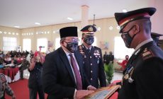 Permalink to Hadiri HUT Bhayangkara ke-74, Bupati Muba DRA Beri Penghargaan Polisi Berprestasi